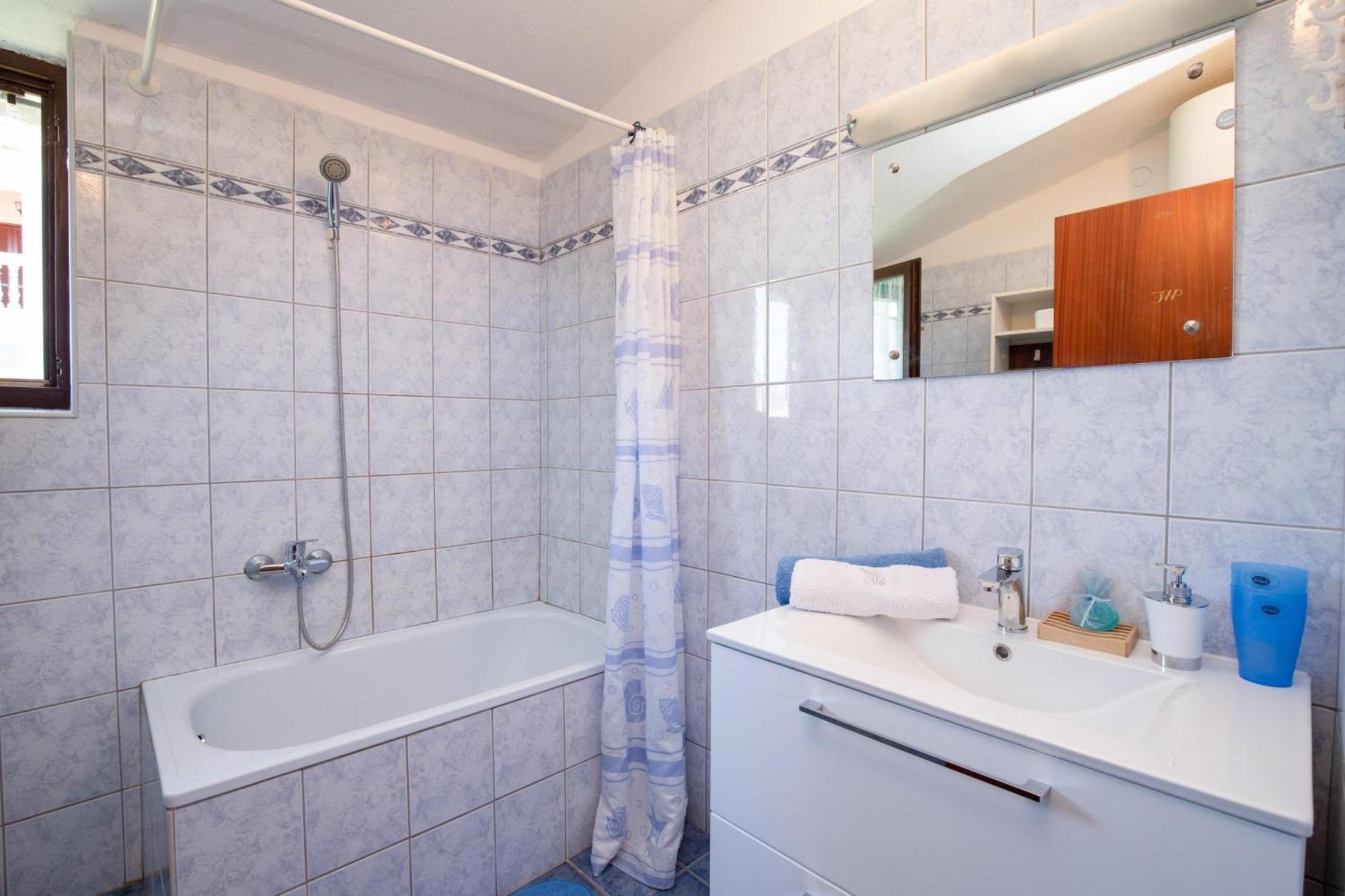 Apartments Brankica Island - Happy Rentals Вантачичи Экстерьер фото