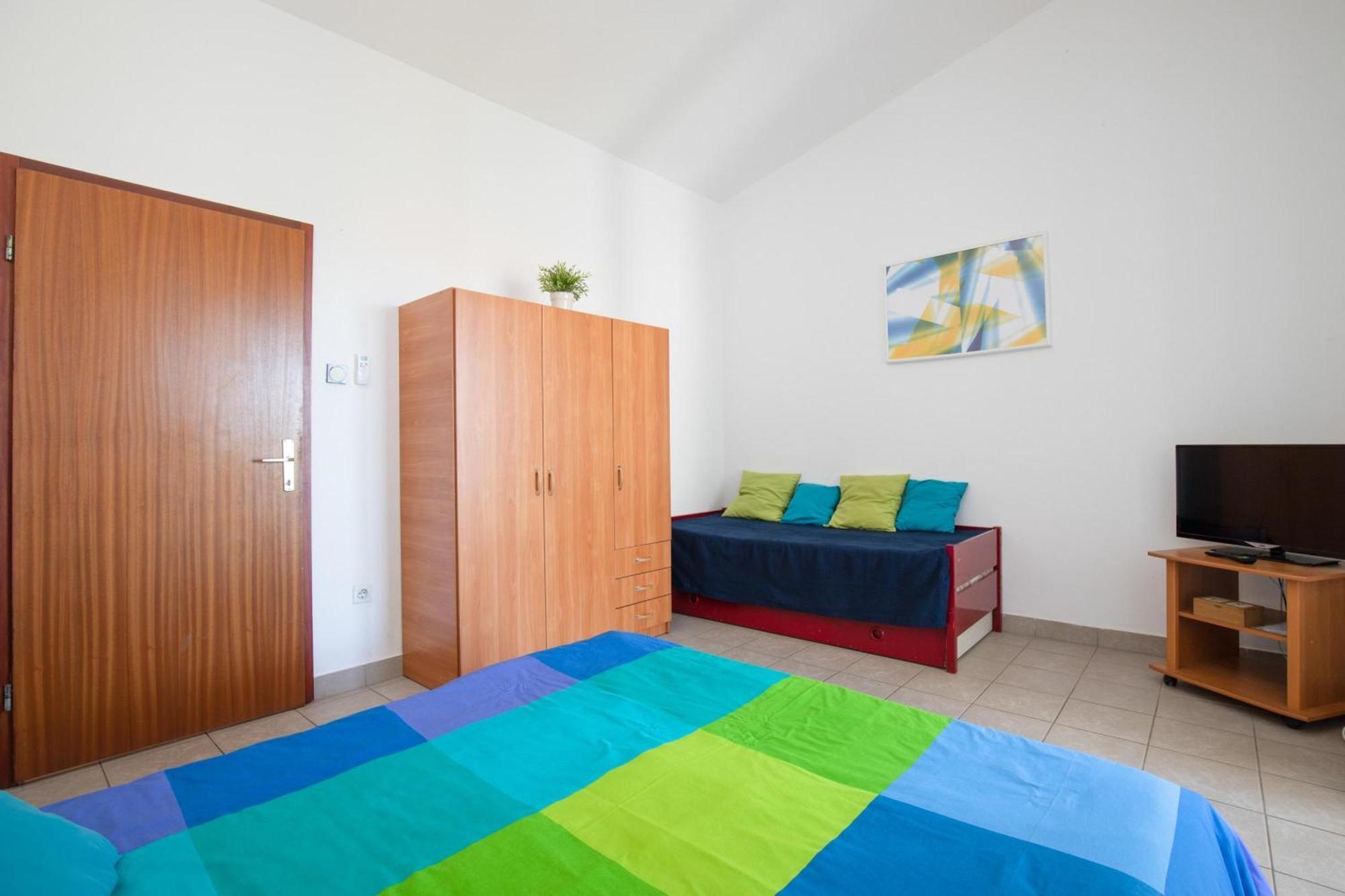 Apartments Brankica Island - Happy Rentals Вантачичи Экстерьер фото