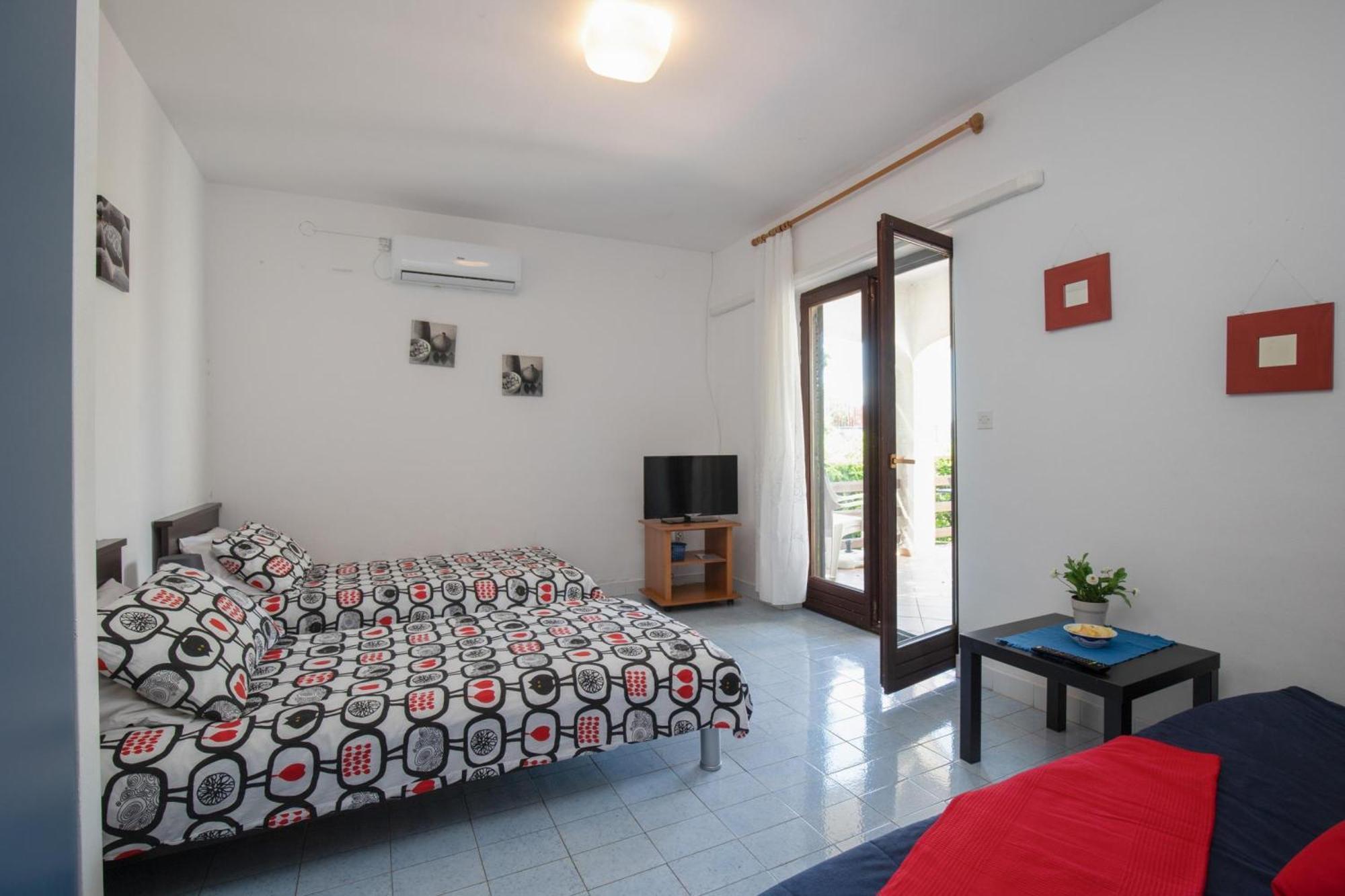 Apartments Brankica Island - Happy Rentals Вантачичи Экстерьер фото