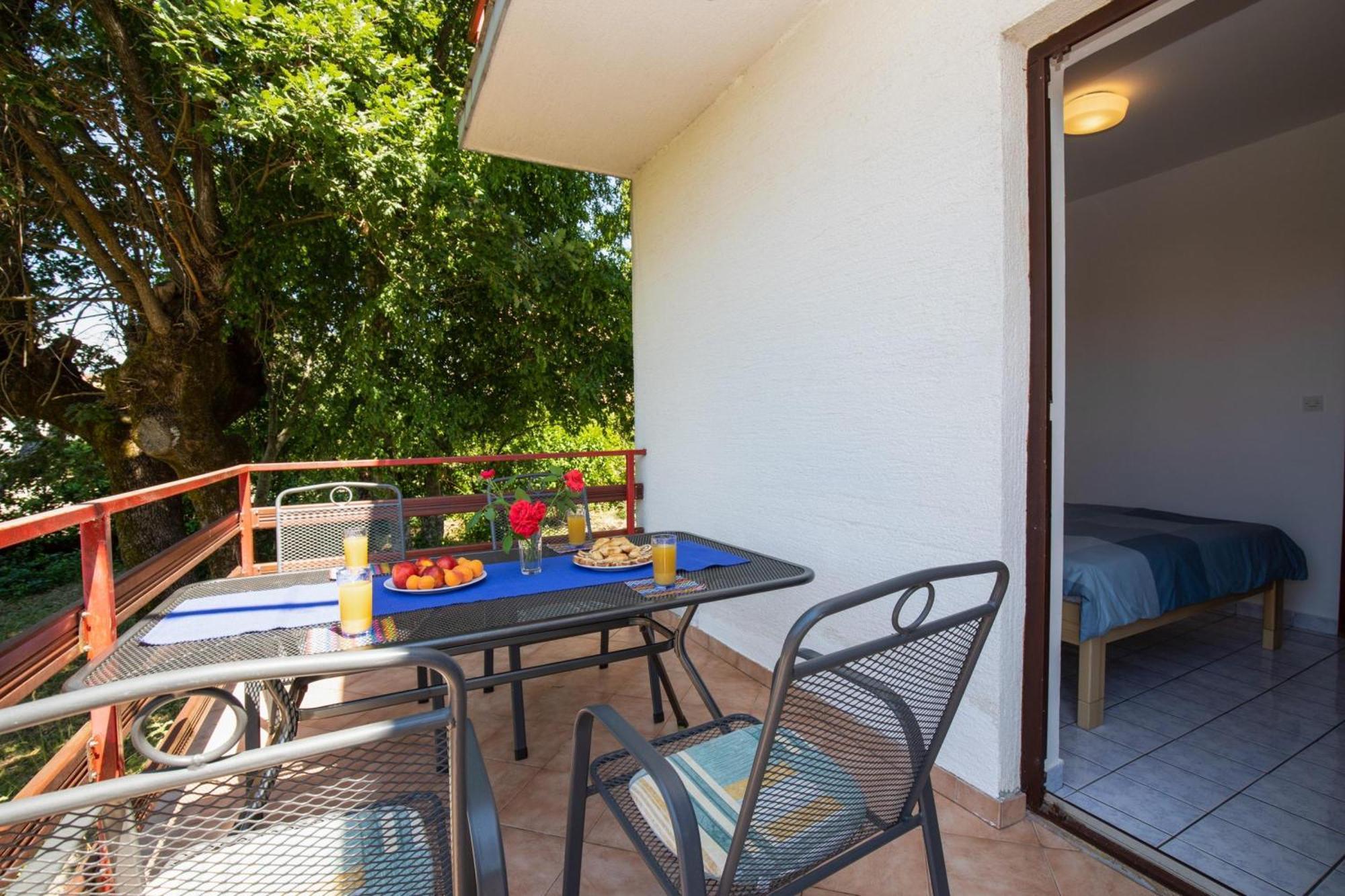 Apartments Brankica Island - Happy Rentals Вантачичи Экстерьер фото